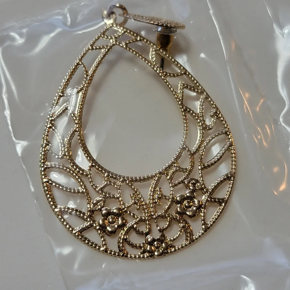 Avon Signature Collection Artisan Filigree Earrings Gold Tone 2016